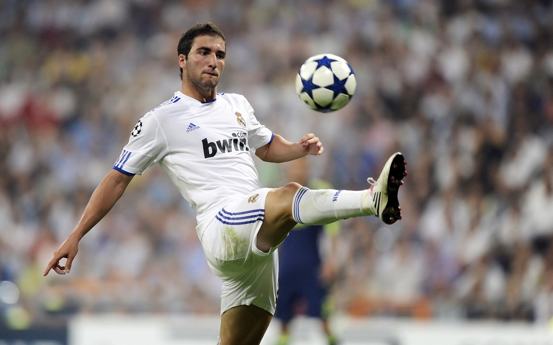 “德甲豪门纷纷发力，追逐联赛冠军”，德甲曾经的豪门